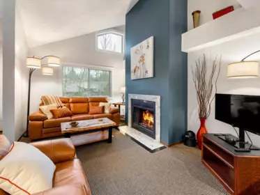 320 2021 Karen Crescent, Whistler, BC, Whistler — Apartment/Condo for sale
