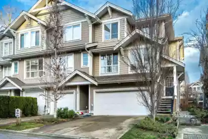 32 7059 210 Street, Langley, BC, Langley — Townhouse for sale