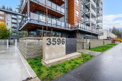422 3596 Malsum Drive, North Vancouver, BC, North Vancouver — Apartment/Condo for sale