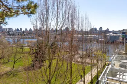 Hot Tub / Spa Photo of 301 638 Beach Crescent, Vancouver, BC