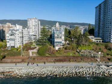 Garden / Landscaping Photo of 502 2090 Argyle Avenue, West Vancouver, BC