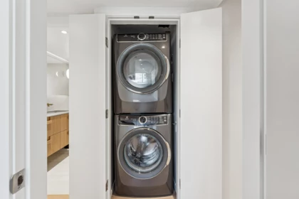 Mudroom Photo of 502 2090 Argyle Avenue, West Vancouver, BC