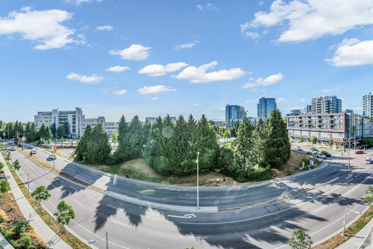 Mudroom Photo of 604 5766 Gilbert Road, Richmond, BC