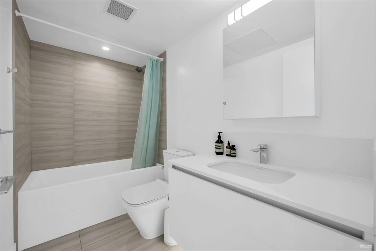 Powder Room Photo of 604 5766 Gilbert Road, Richmond, BC