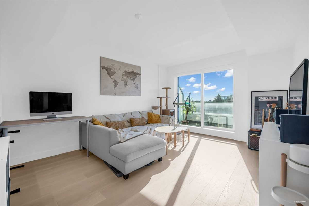 Walk-In Closet Photo of 604 5766 Gilbert Road, Richmond, BC