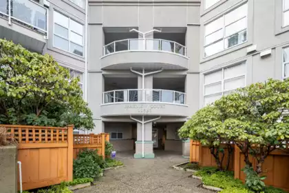 Garden / Landscaping Photo of 313 10533 University Drive, Surrey, BC