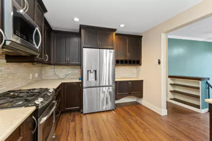 Kitchen Island Photo of 34309 Green Avenue, Abbotsford, BC