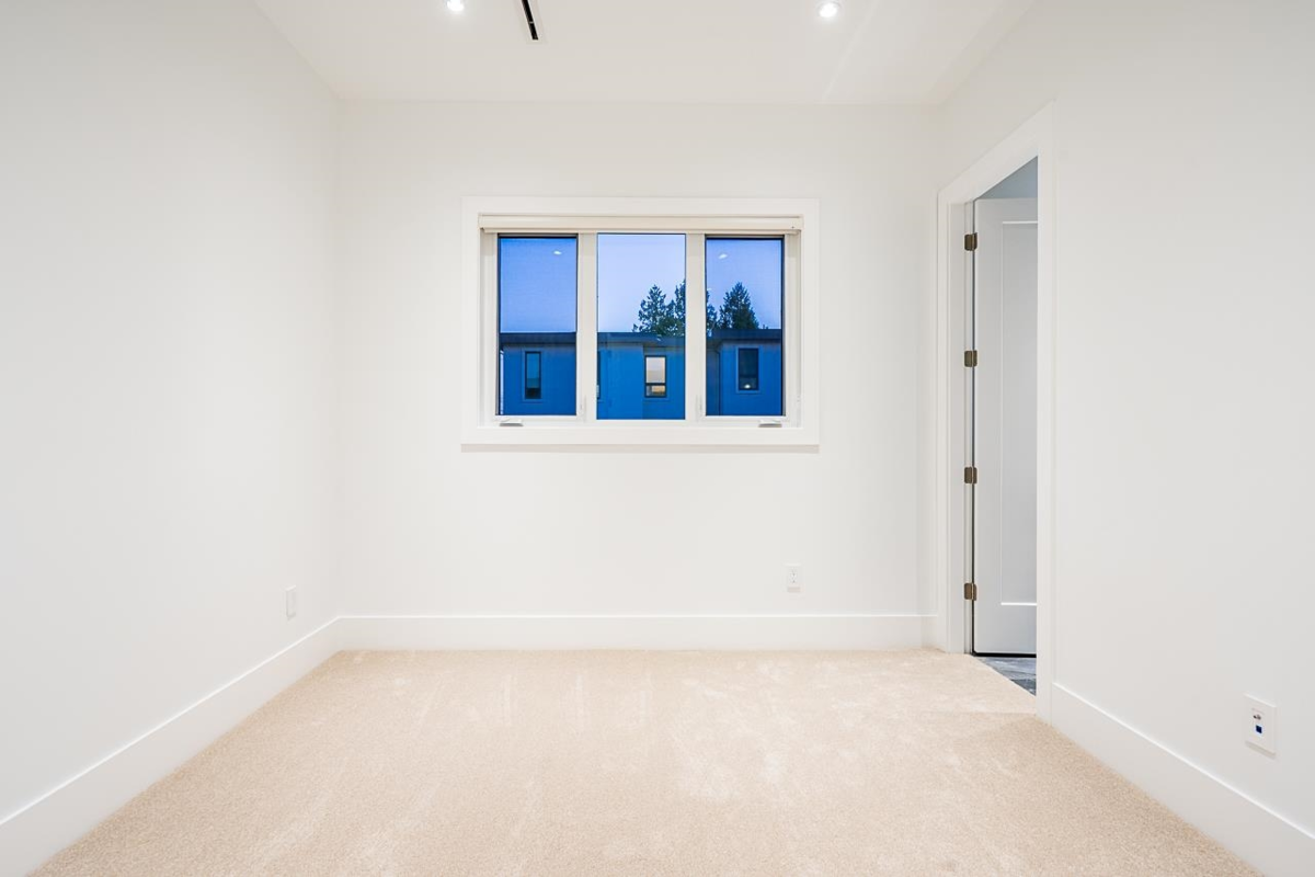 Entry Foyer Photo of 13528 14 Avenue, Surrey, BC