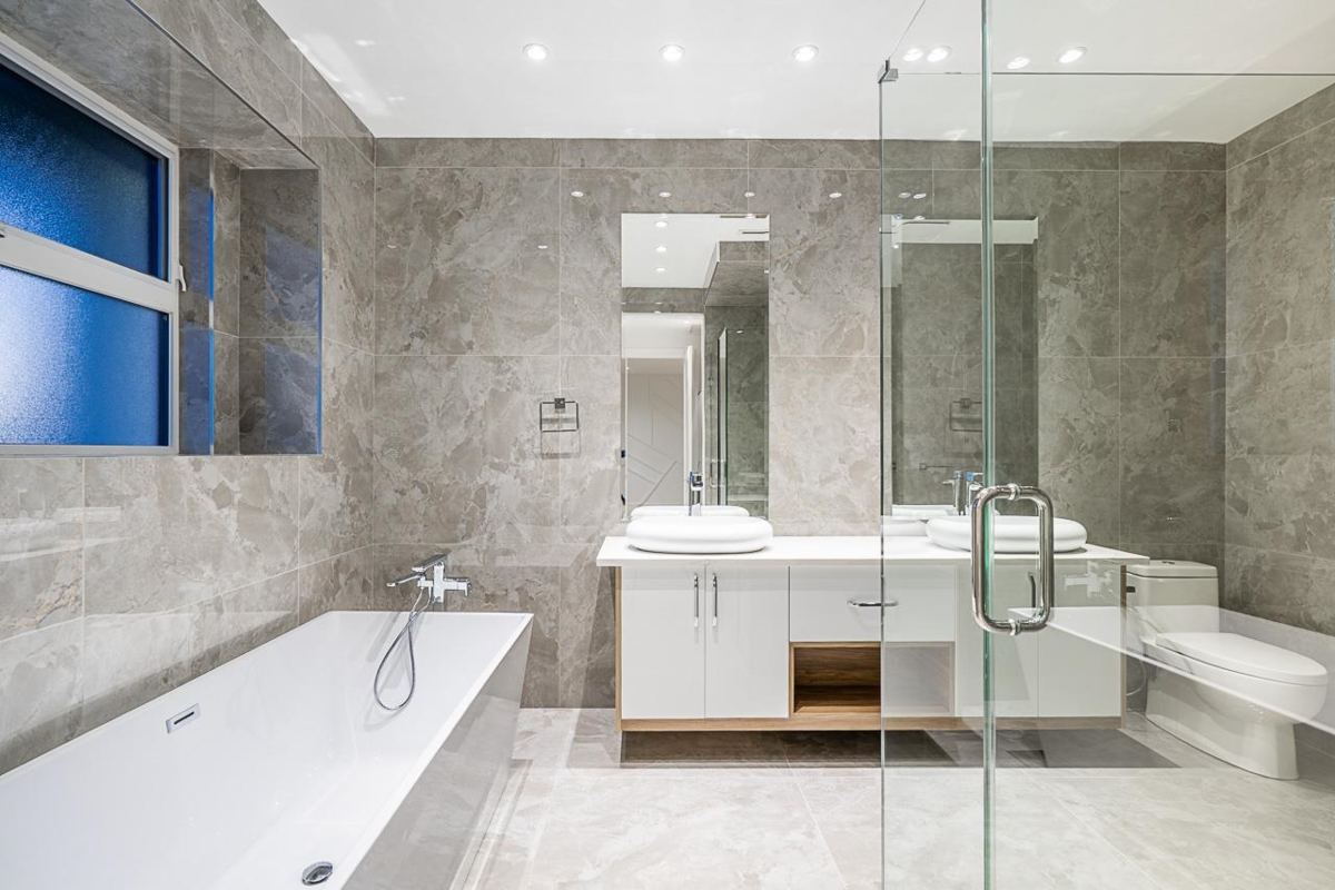 Guest Bathroom Photo of 13528 14 Avenue, Surrey, BC