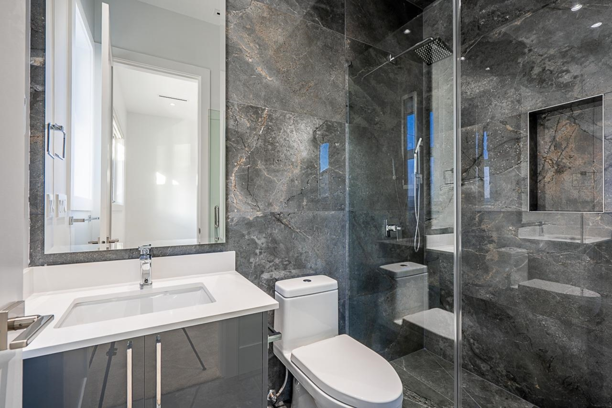 Hallway Photo of 13528 14 Avenue, Surrey, BC