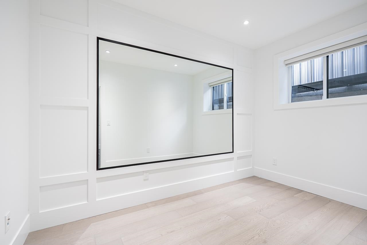 Hot Tub / Spa Photo of 13528 14 Avenue, Surrey, BC