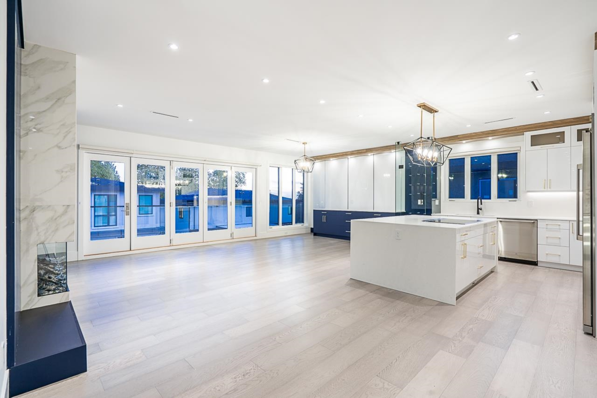Kitchen Island Photo of 13528 14 Avenue, Surrey, BC