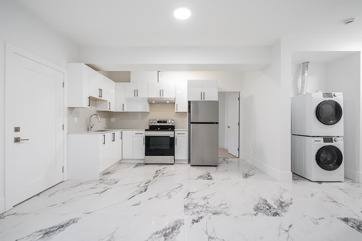 Outdoor Kitchen Photo of 13528 14 Avenue, Surrey, BC