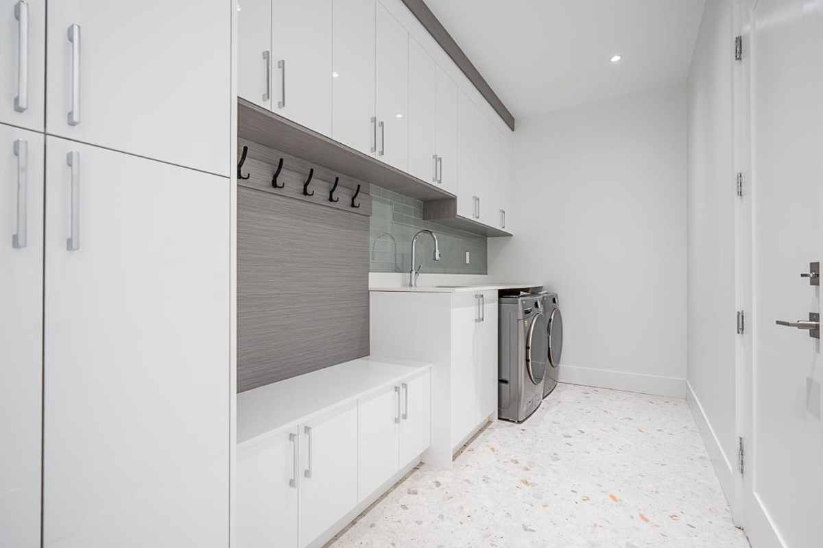 Staircase Photo of 13528 14 Avenue, Surrey, BC