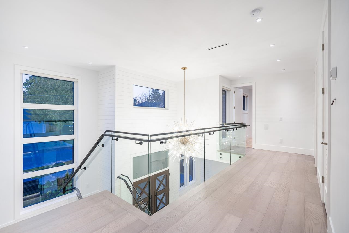 Walk-In Closet Photo of 13528 14 Avenue, Surrey, BC