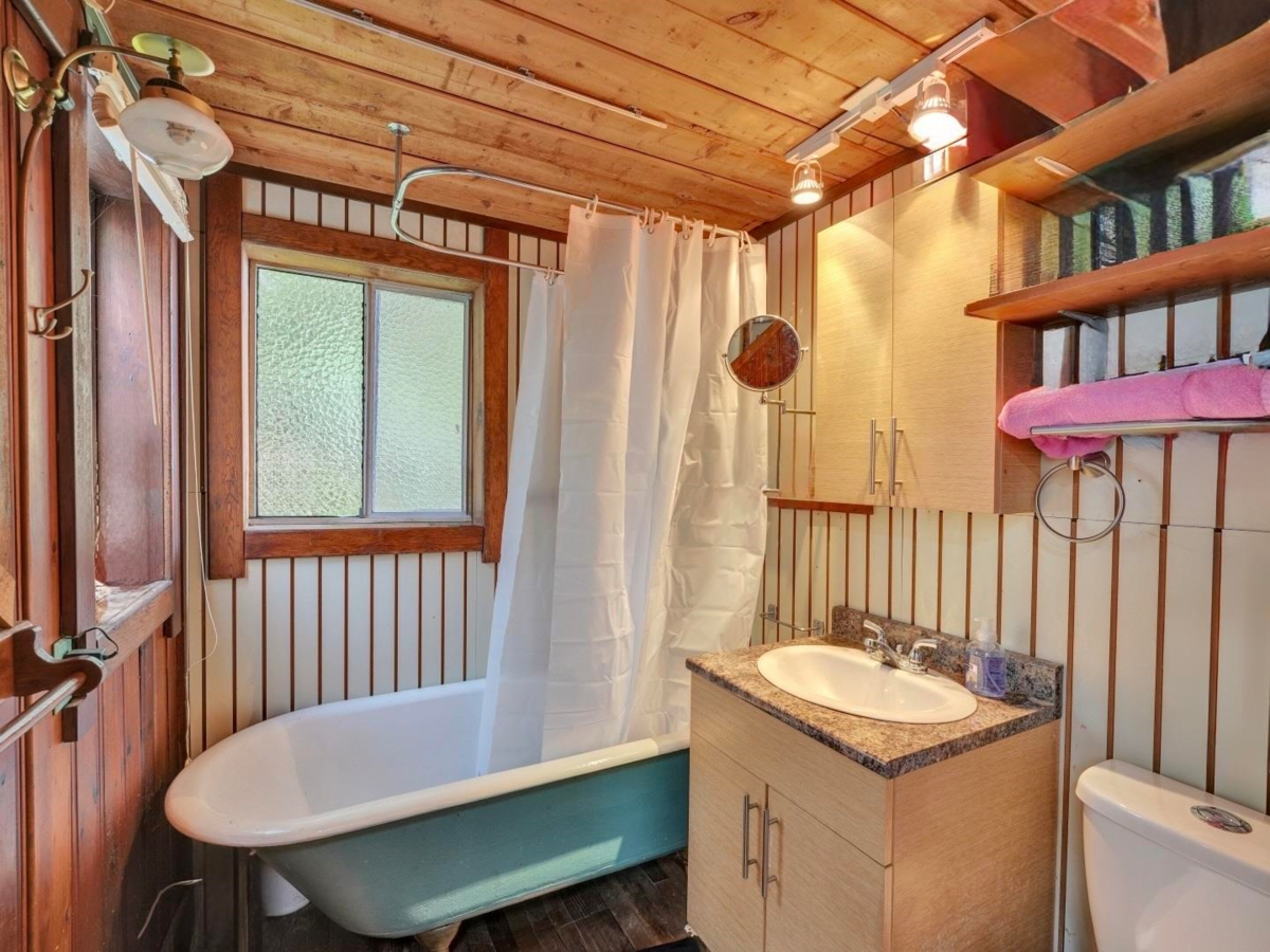 Laundry Room Photo of BLK A DL 492 Cascade Bay, Harrison Hot Springs, BC