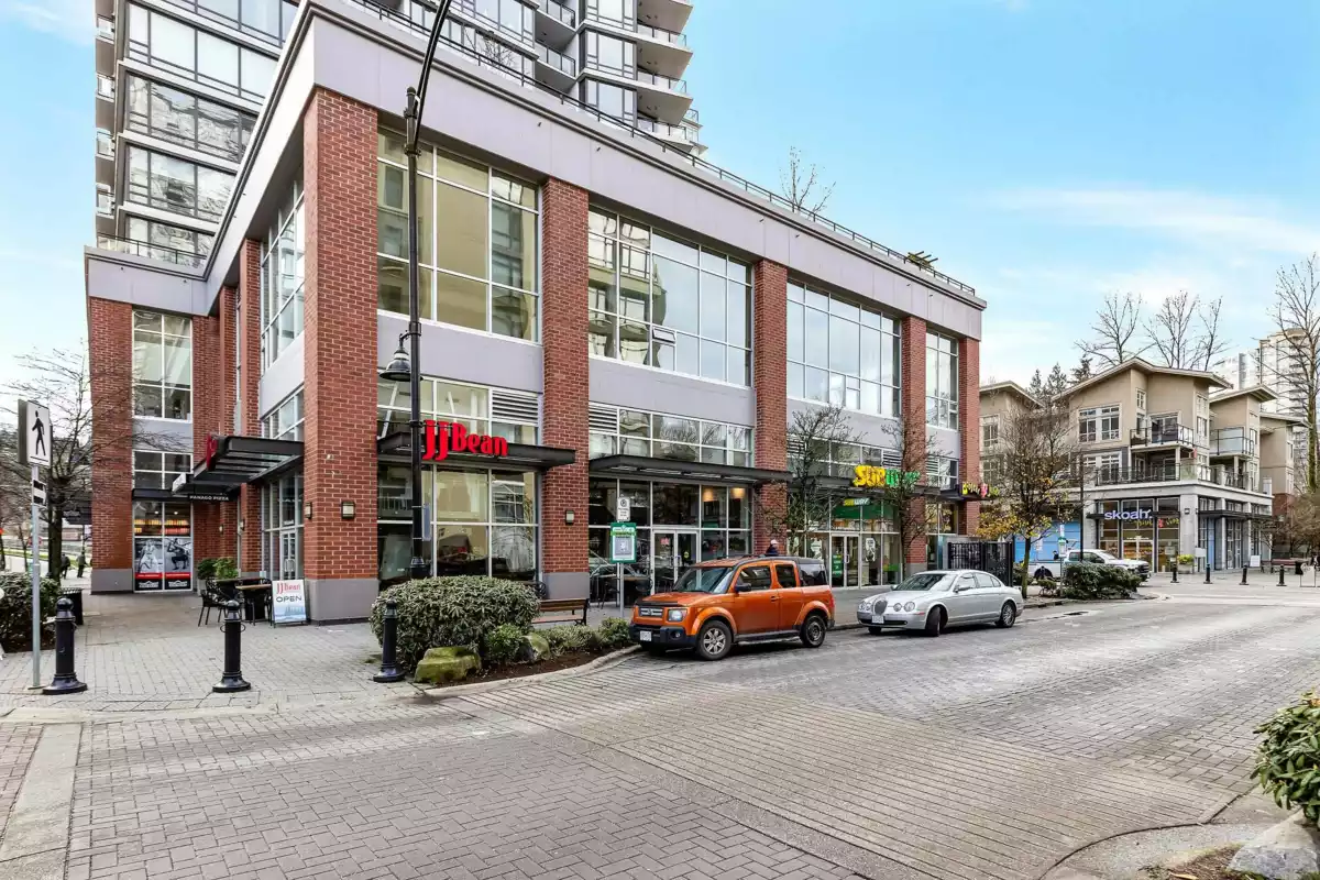 Entry Foyer Photo of 429 801 Klahanie Drive, Port Moody, BC