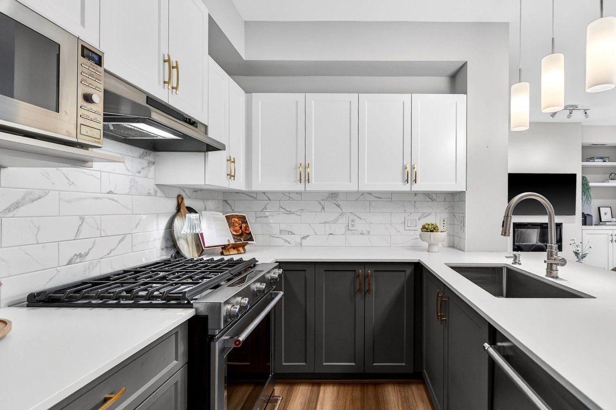 Living Room Photo of 429 801 Klahanie Drive, Port Moody, BC