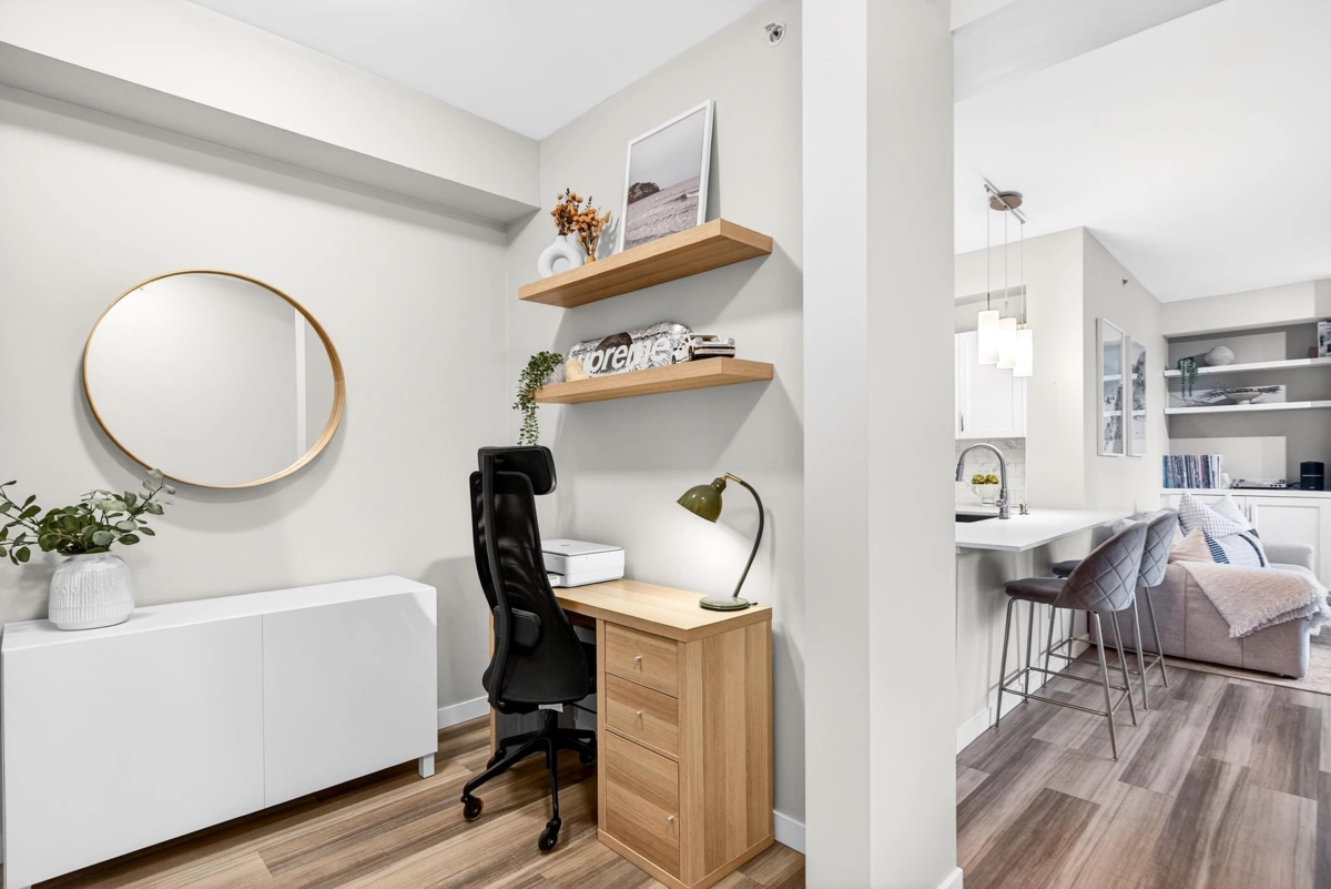 Walk-In Closet Photo of 429 801 Klahanie Drive, Port Moody, BC