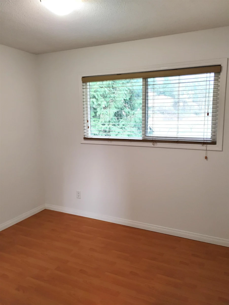 Entry Foyer Photo of 3176 Old Clayburn Road, Abbotsford, BC