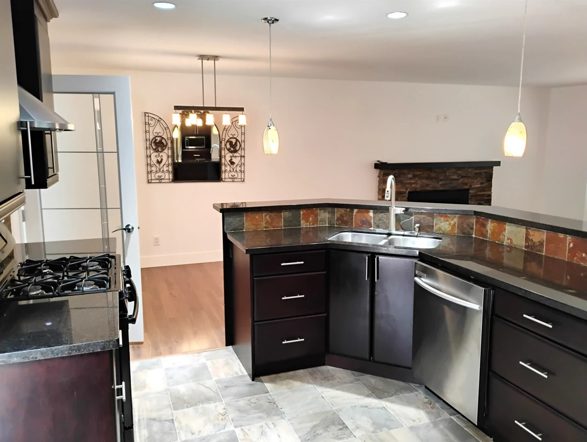 Kitchen Island Photo of 3176 Old Clayburn Road, Abbotsford, BC
