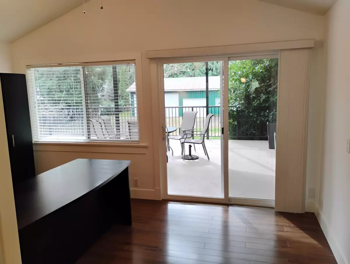 Primary Bathroom Photo of 3176 Old Clayburn Road, Abbotsford, BC