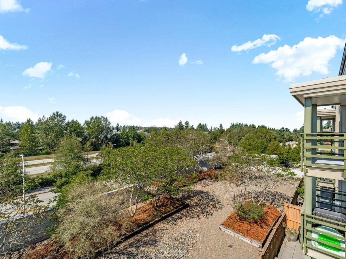 Garden / Landscaping Photo of 414 15735 Croydon Drive, Surrey, BC