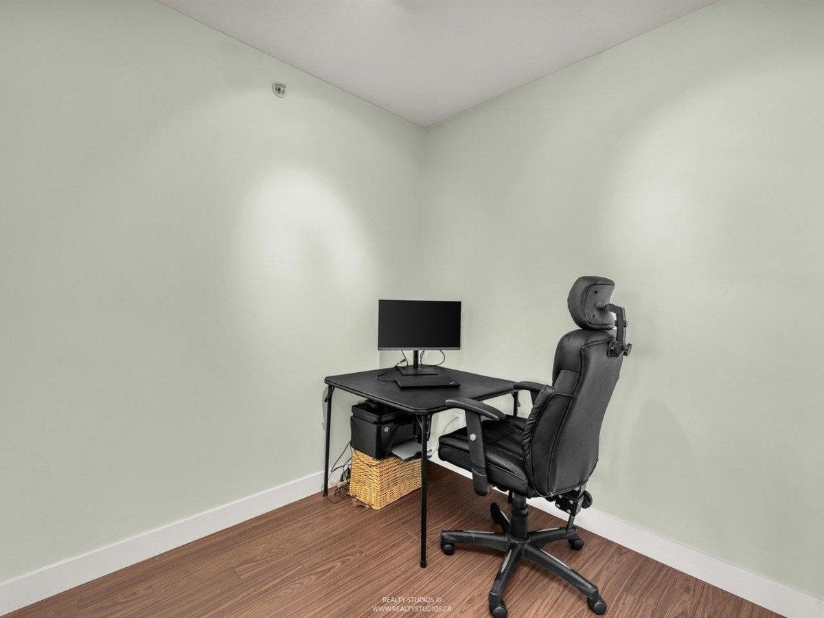 Hallway Photo of 414 15735 Croydon Drive, Surrey, BC