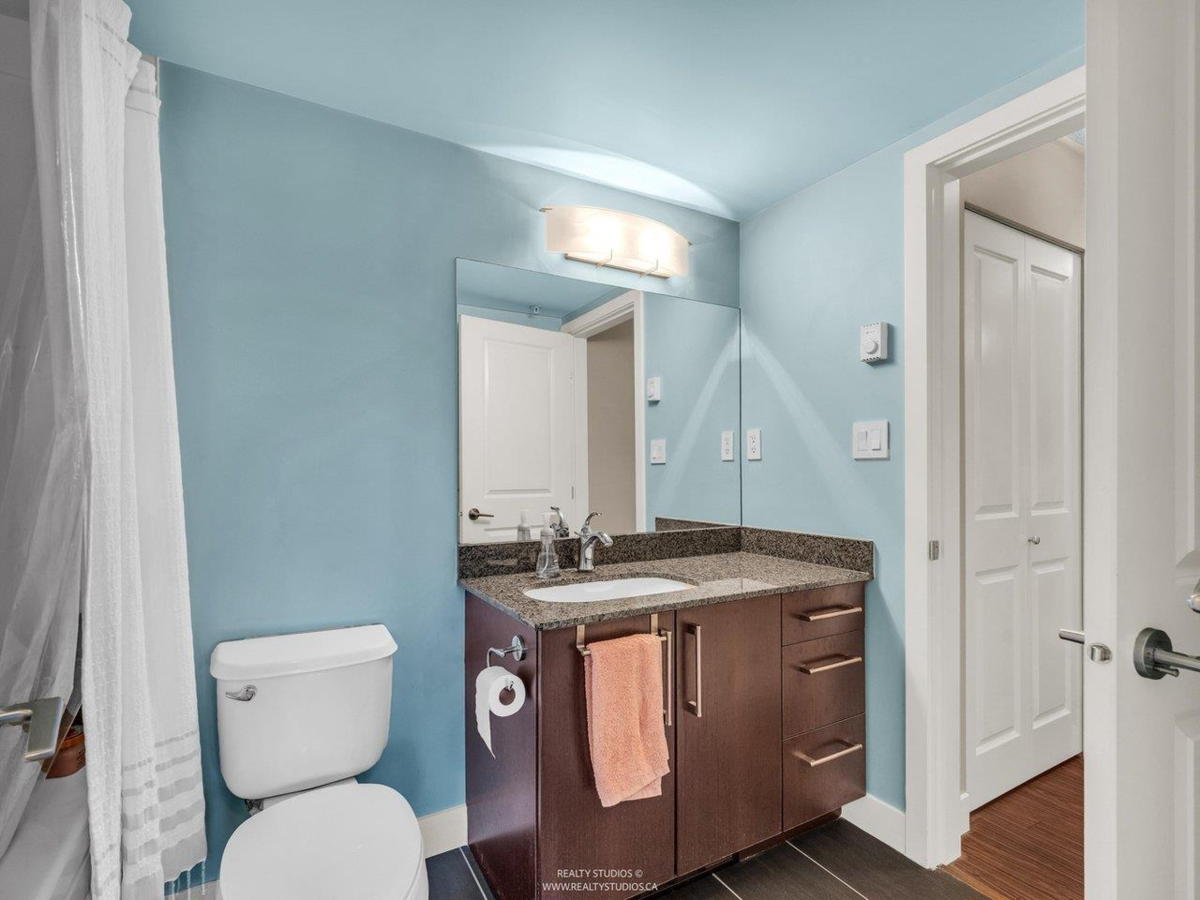 Laundry Room Photo of 414 15735 Croydon Drive, Surrey, BC