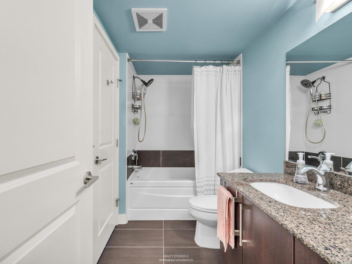 Mudroom Photo of 414 15735 Croydon Drive, Surrey, BC