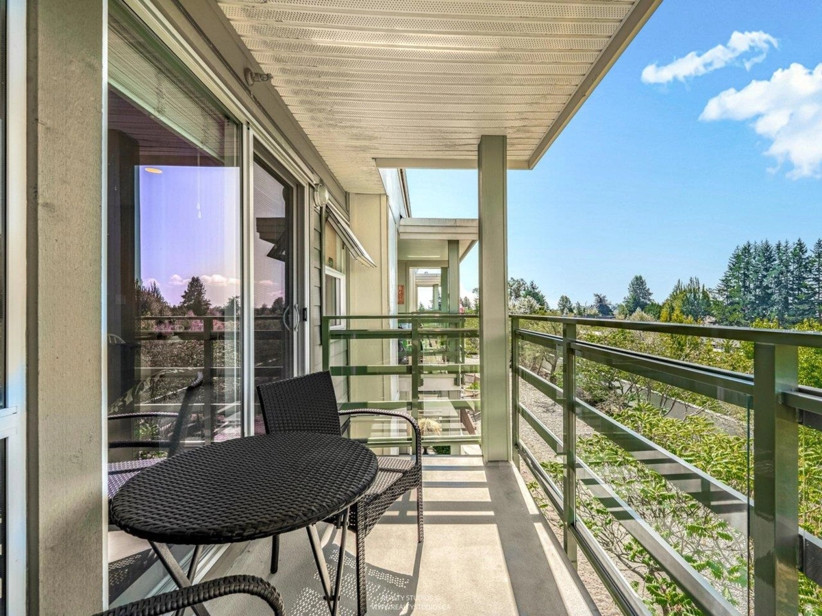 Outdoor Deck Photo of 414 15735 Croydon Drive, Surrey, BC