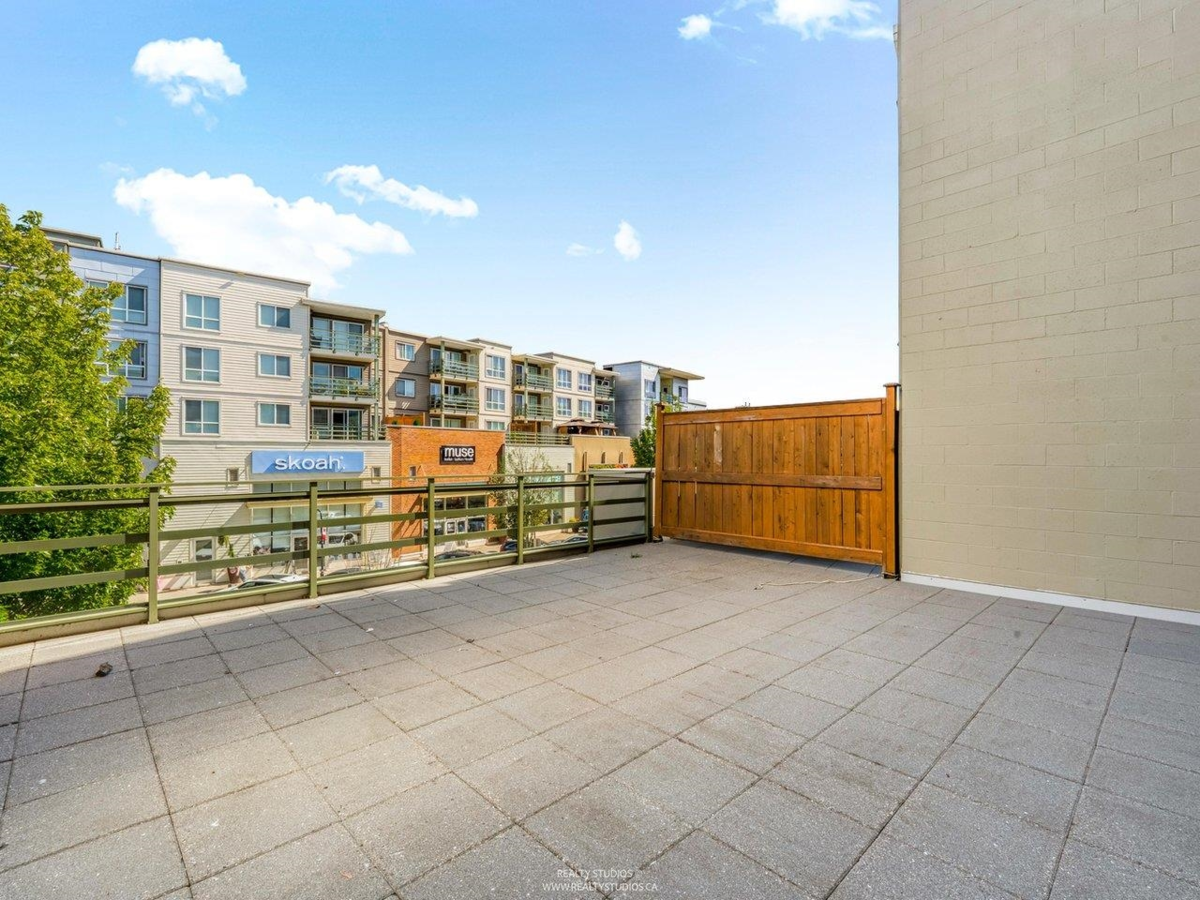 Outdoor Kitchen Photo of 414 15735 Croydon Drive, Surrey, BC