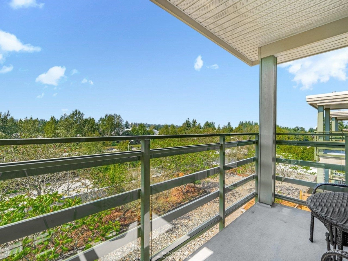 Outdoor Patio Photo of 414 15735 Croydon Drive, Surrey, BC