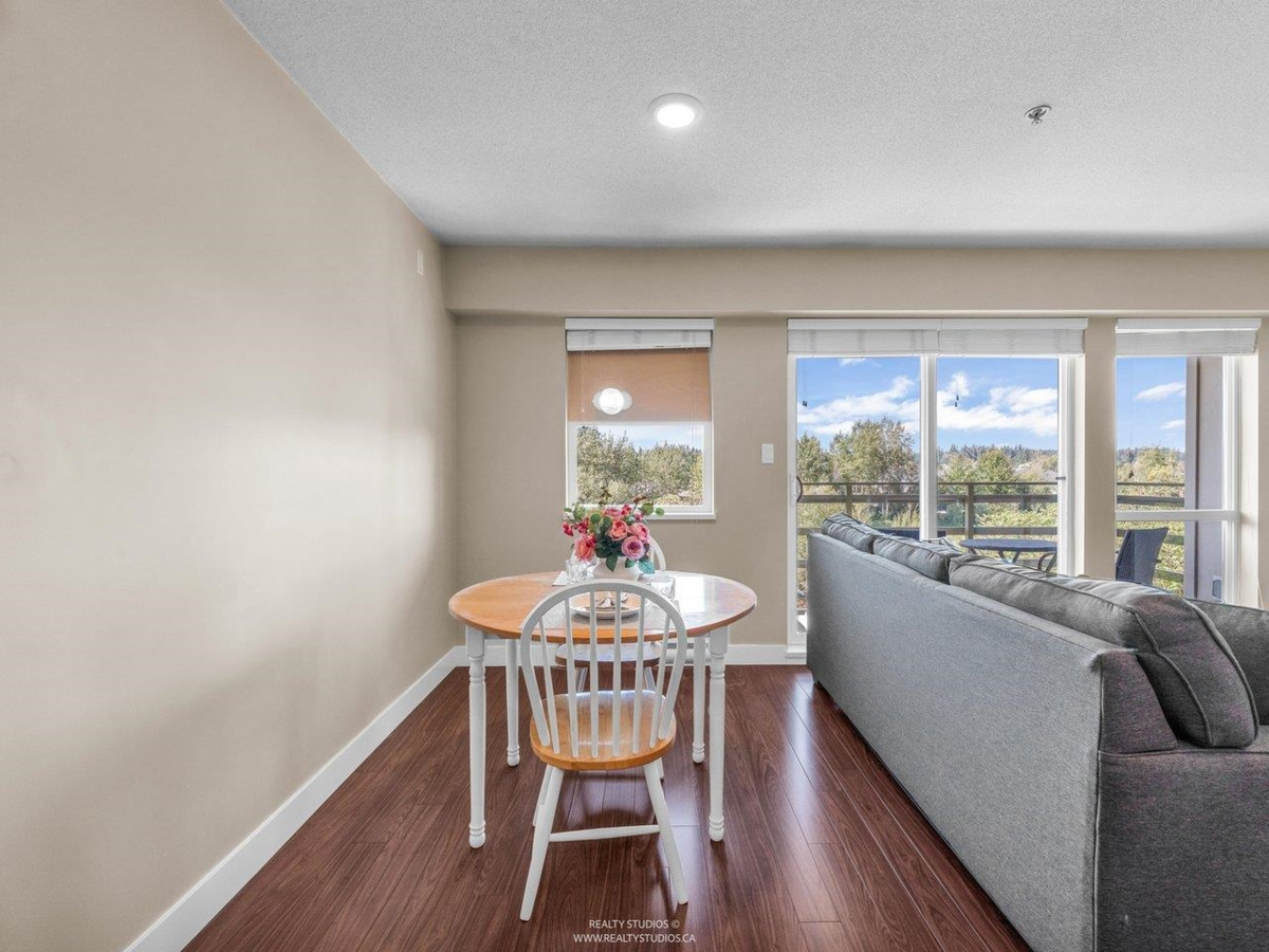 Pantry Photo of 414 15735 Croydon Drive, Surrey, BC