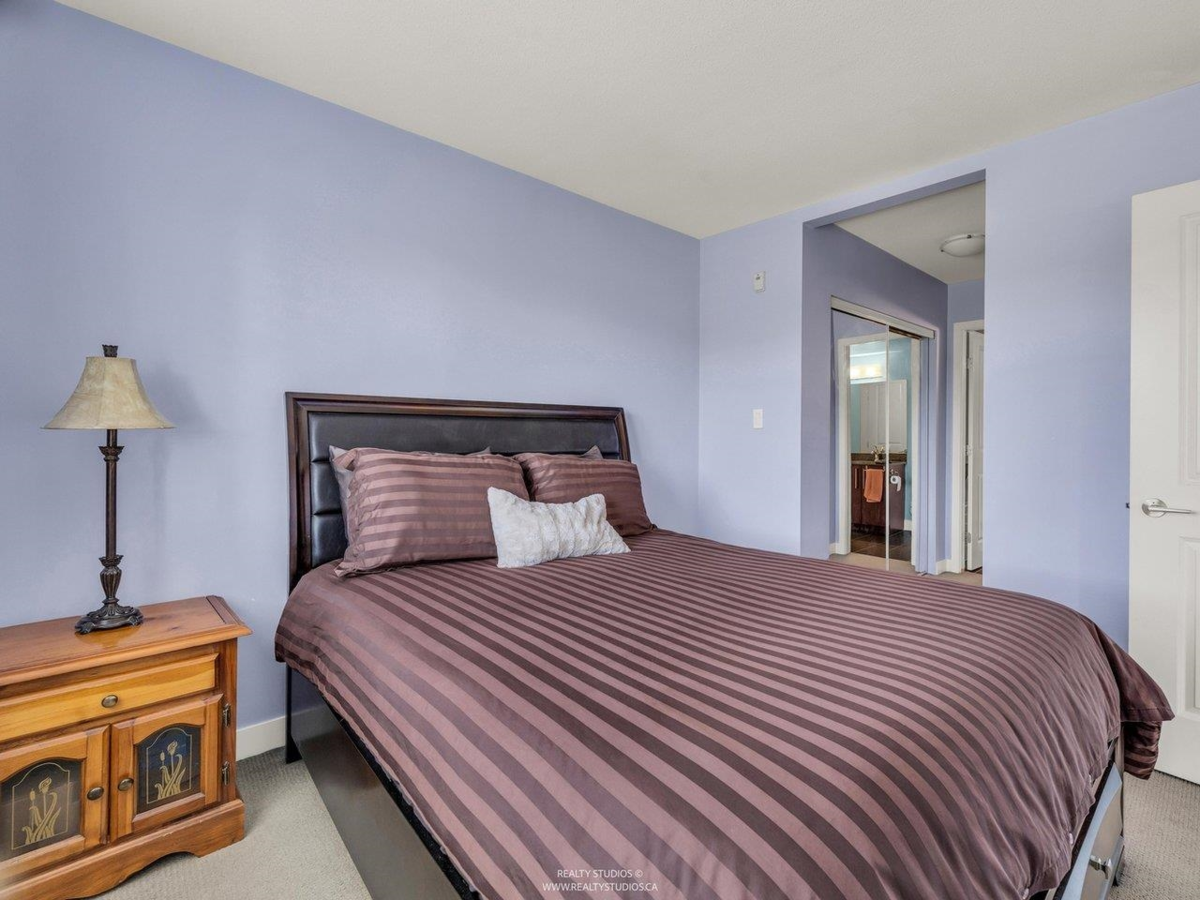 Powder Room Photo of 414 15735 Croydon Drive, Surrey, BC