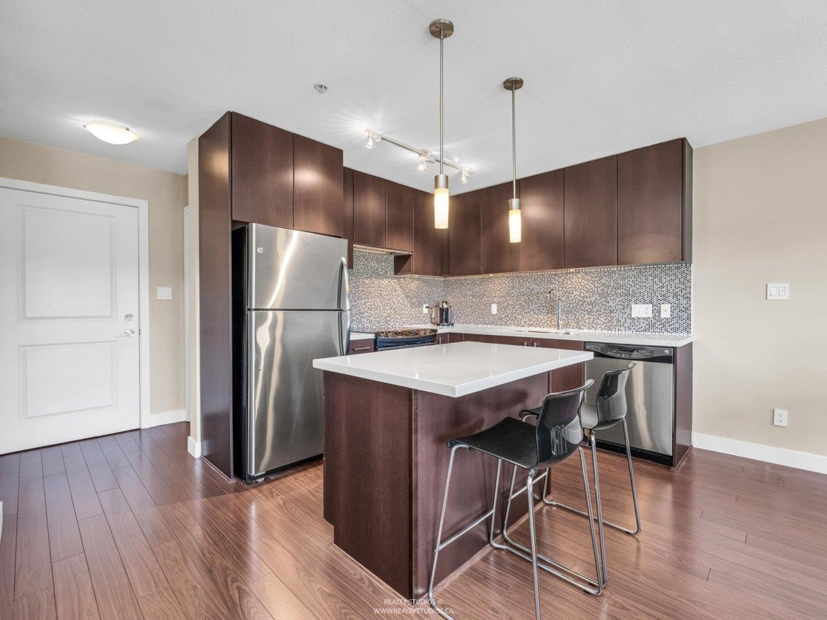 Primary Bathroom Photo of 414 15735 Croydon Drive, Surrey, BC