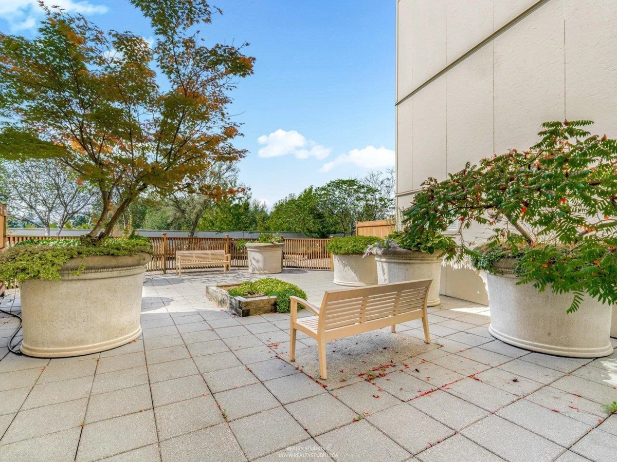 Swimming Pool Photo of 414 15735 Croydon Drive, Surrey, BC