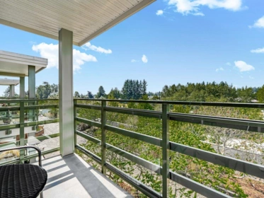 Backyard Photo of 414 15735 Croydon Drive, Surrey, BC