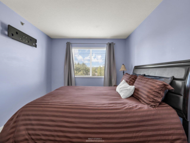 Walk-In Closet Photo of 414 15735 Croydon Drive, Surrey, BC