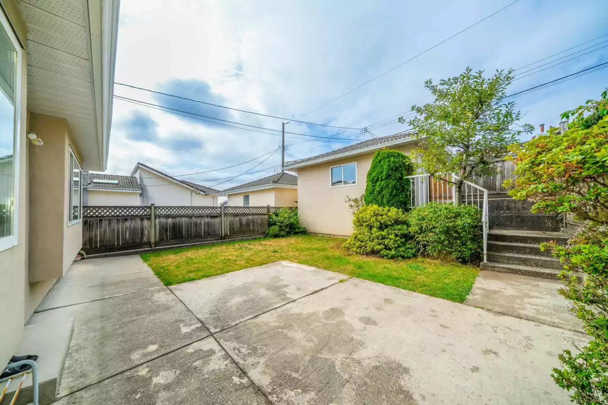 Fitness Center Photo Near 155 Ellesmere Avenue, Burnaby, BC