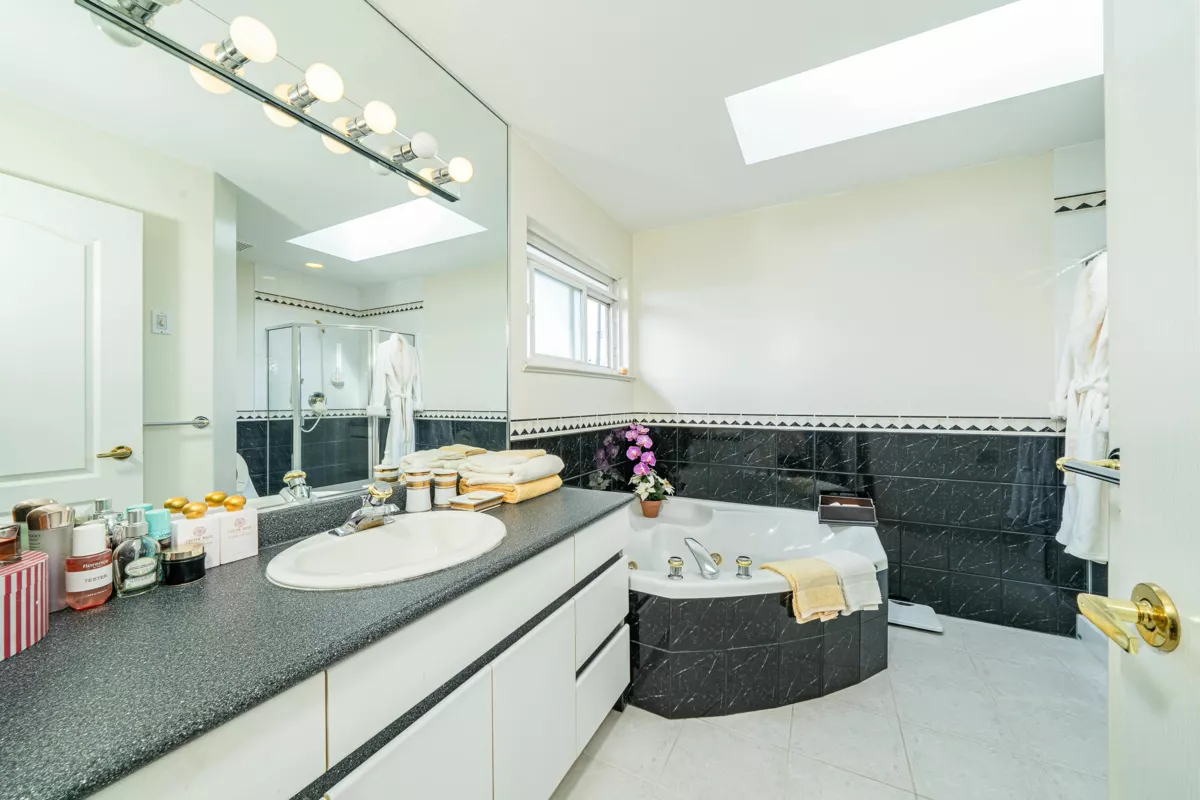 Hallway Photo of 155 Ellesmere Avenue, Burnaby, BC