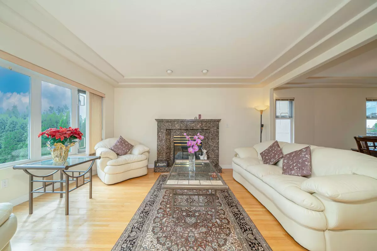 Primary Bathroom Photo of 155 Ellesmere Avenue, Burnaby, BC