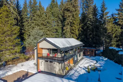 6818 Beaver Lane, Whistler, BC, Whistler — Single Family Residence for sale