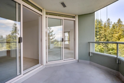 Hallway Photo of 704 10082 148 Street, Surrey, BC