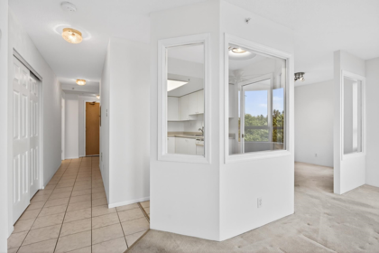 Kitchen Photo of 704 10082 148 Street, Surrey, BC