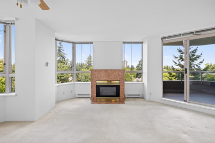 Walk-In Closet Photo of 704 10082 148 Street, Surrey, BC