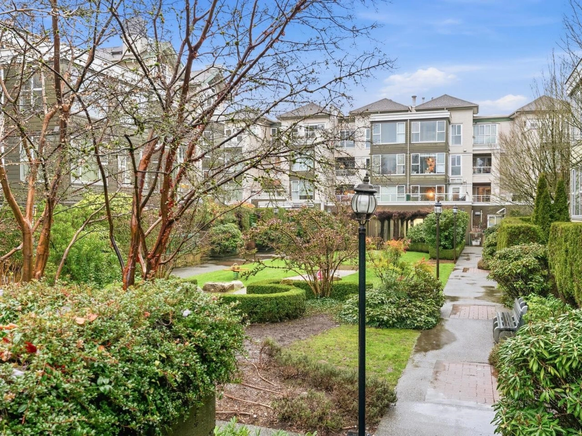 Hot Tub / Spa Photo of 209 3480 Main Street, Vancouver, BC