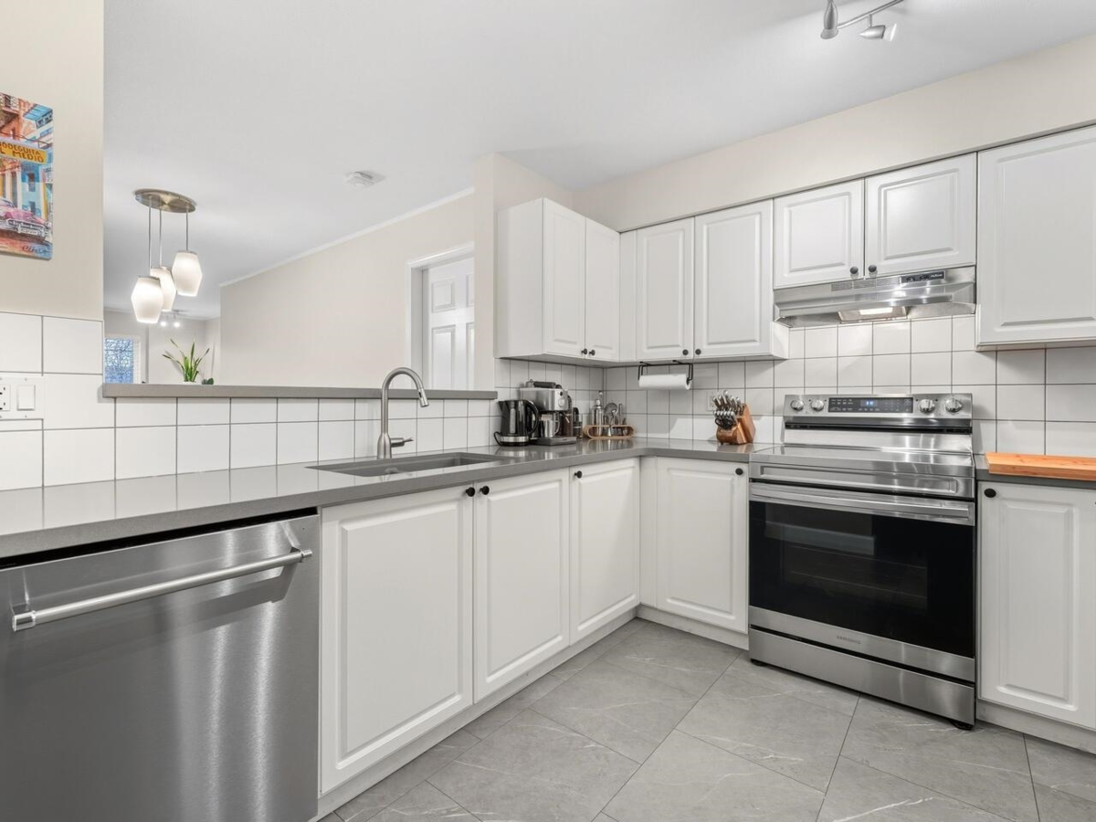 Kitchen Island Photo of 209 3480 Main Street, Vancouver, BC
