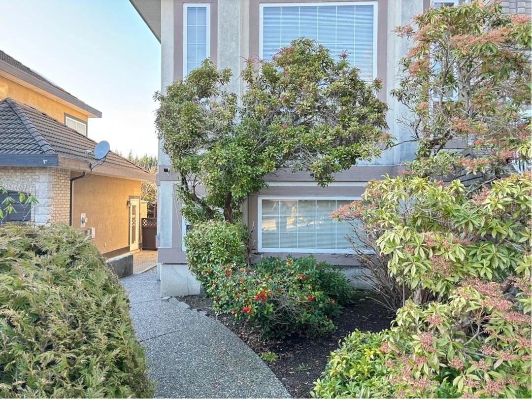 Garden / Landscaping Photo of 1620 Parkway Boulevard, Coquitlam, BC