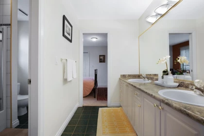Guest Bathroom Photo of 1620 Parkway Boulevard, Coquitlam, BC